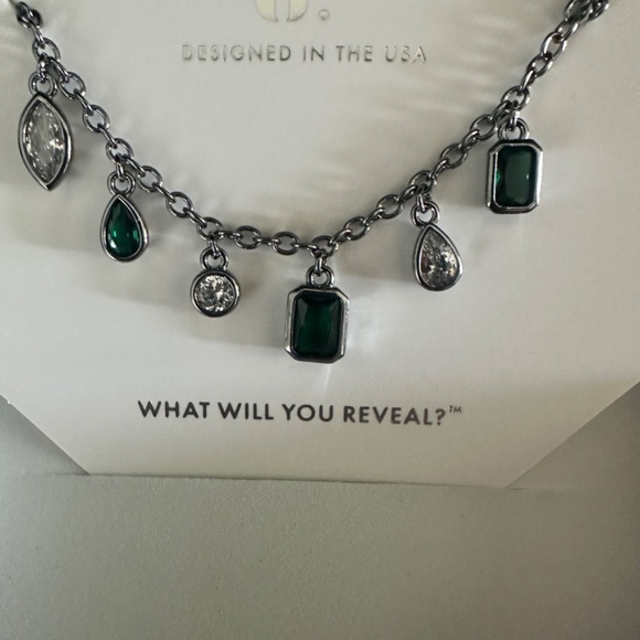 BP May 2025 Dazzling Green Goddess Necklace- NK93663 - Picture 2 of 4